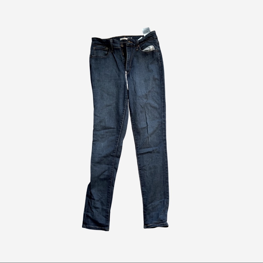 Levi’s blue denim skinny jeans.